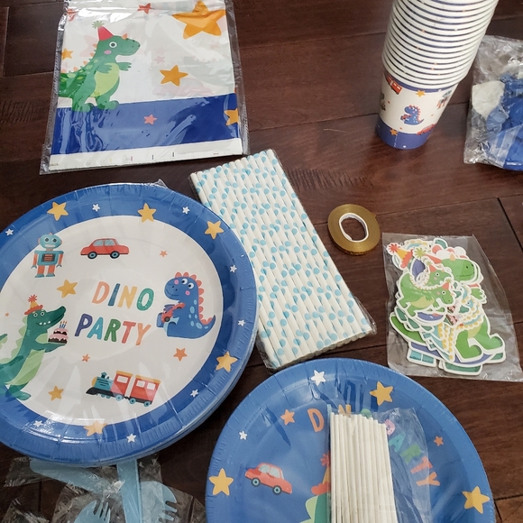 Dino party supplies all new regular plates , cake plates , paper straws , baloon - Picture 2 of 3